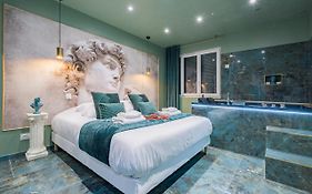 Le Musée d’Aphrodite / JACUZZI
